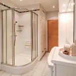 公寓 2 Bedroom Awesome In